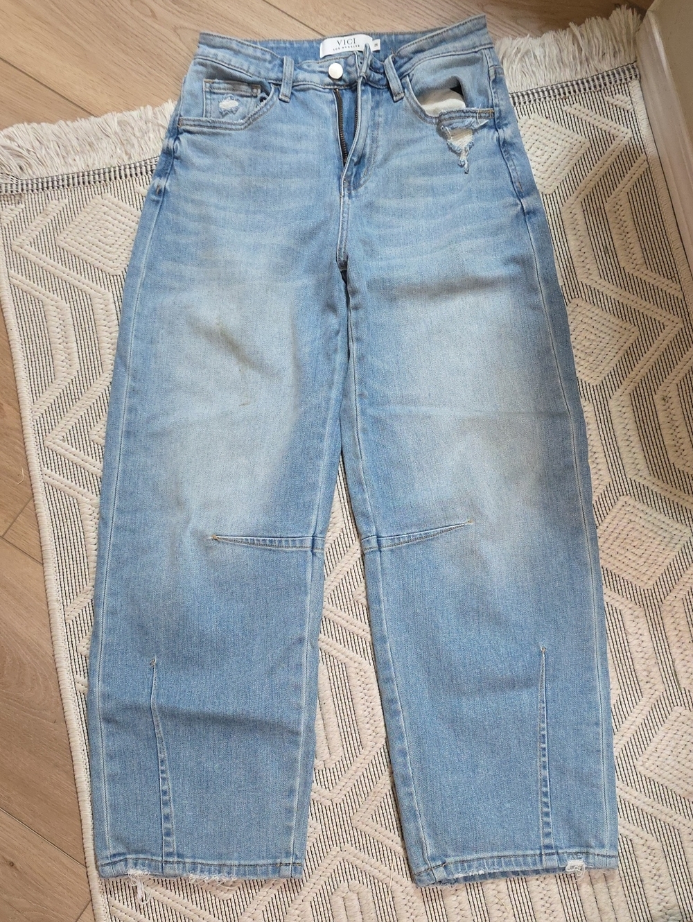 Vici Light Wash Barrel Leg Jeans Sz 25